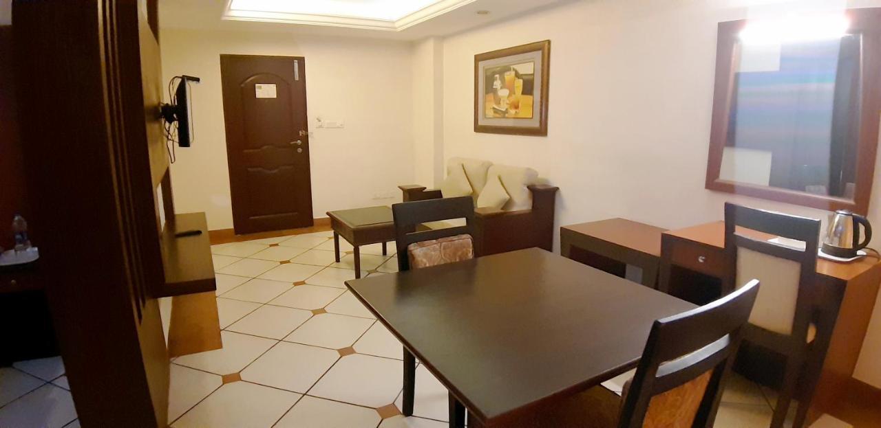 Emarald Hotel Cochin Kochi Extérieur photo