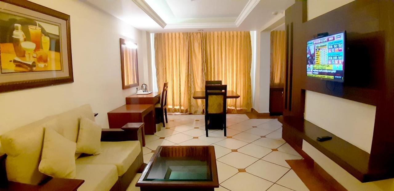 Emarald Hotel Cochin Kochi Extérieur photo