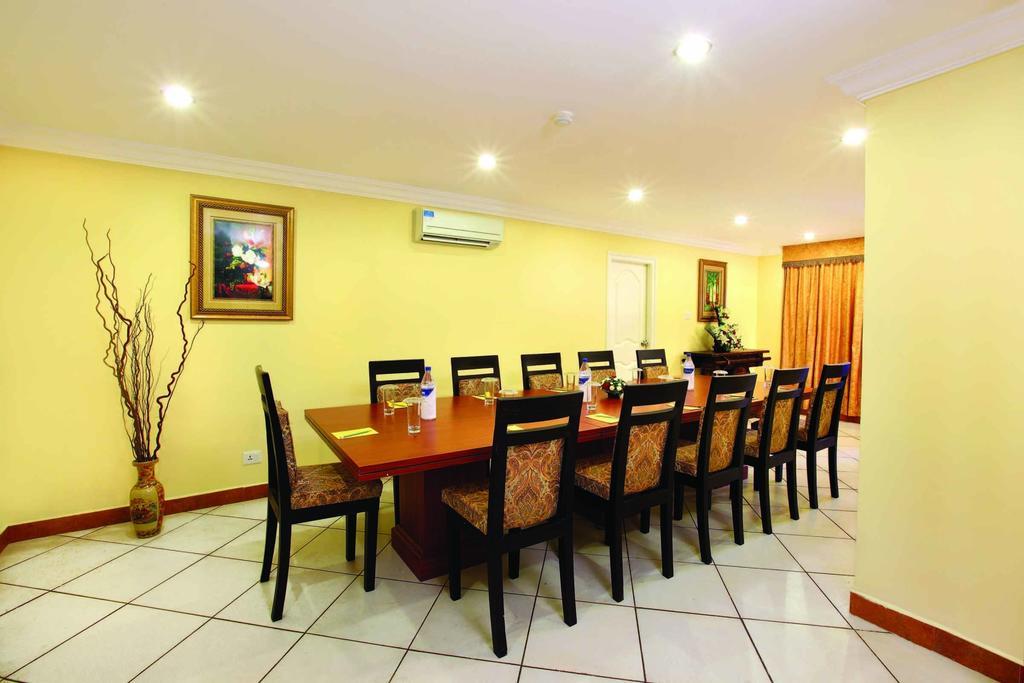 Emarald Hotel Cochin Kochi Extérieur photo