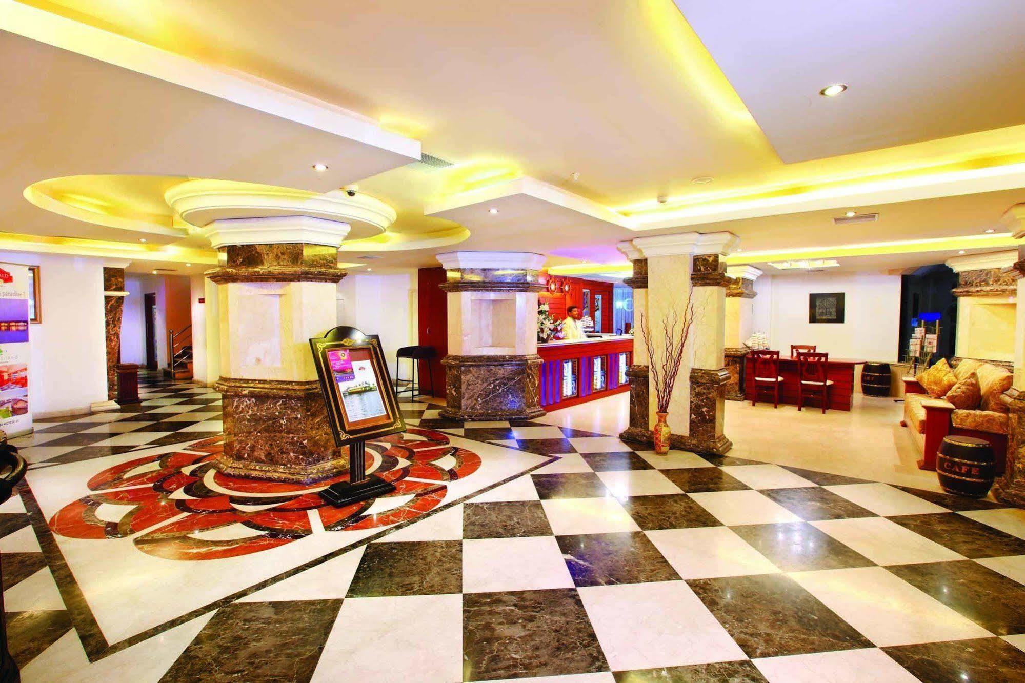 Emarald Hotel Cochin Kochi Extérieur photo