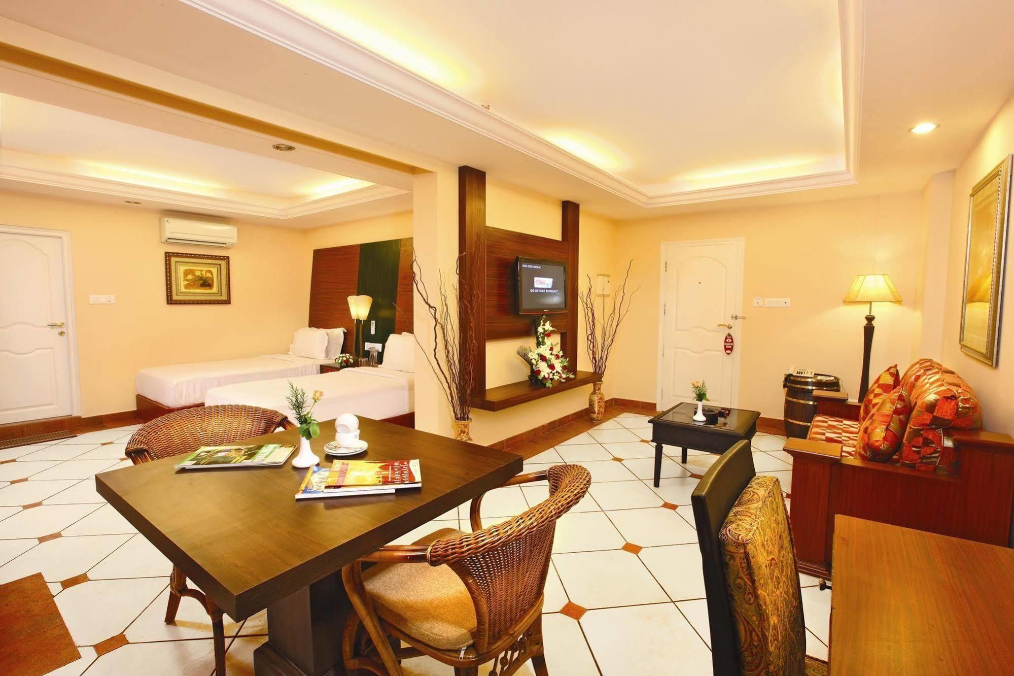 Emarald Hotel Cochin Kochi Extérieur photo