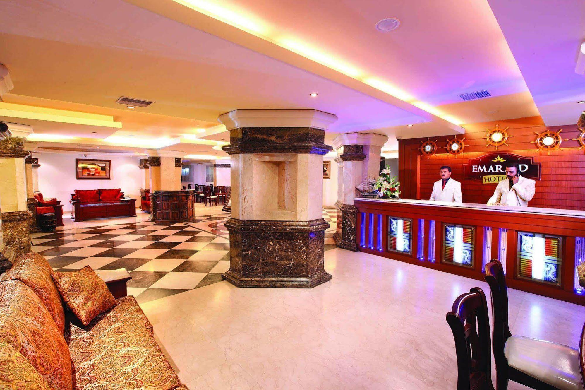 Emarald Hotel Cochin Kochi Extérieur photo